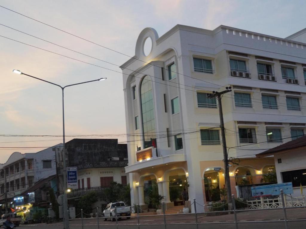 Seng Aroun Hotel Paksze Kültér fotó