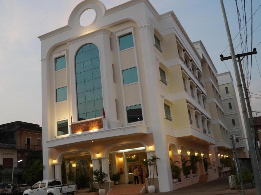 Seng Aroun Hotel Paksze Kültér fotó